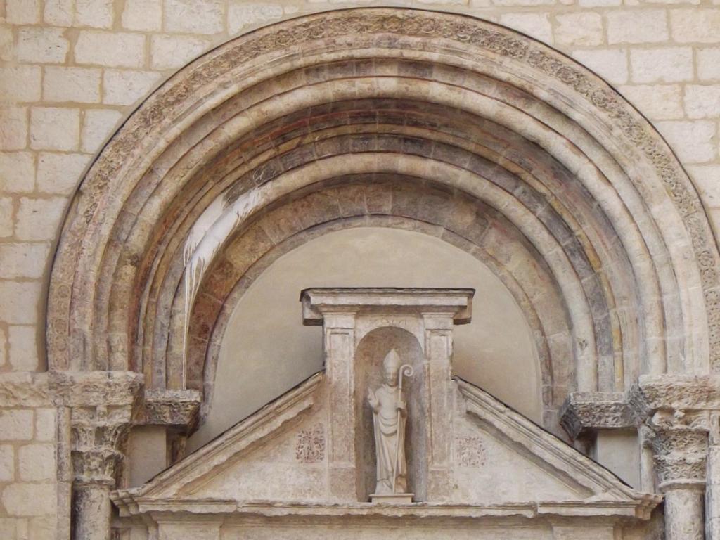 شقة ألبي  في Le Logis De La Cathedrale الغرفة الصورة